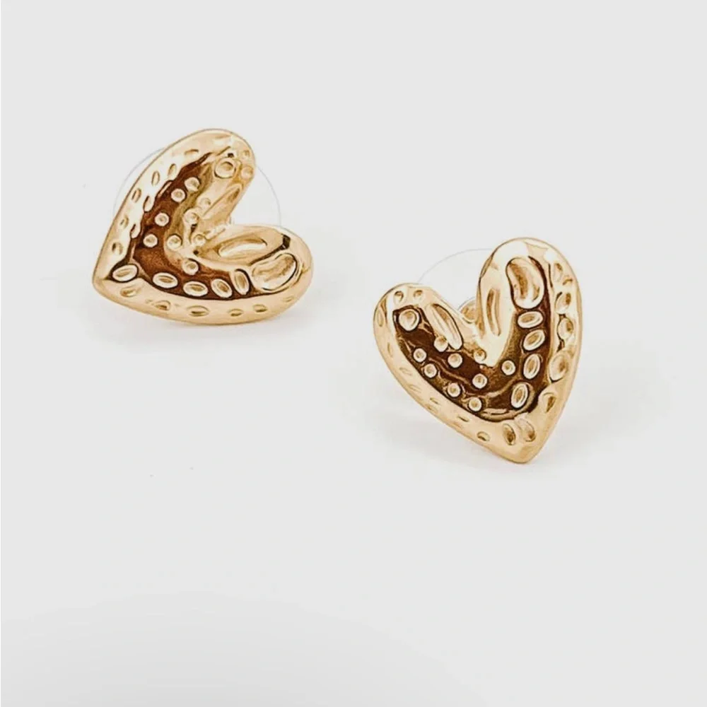 Heart studs - Picture 2 of 5